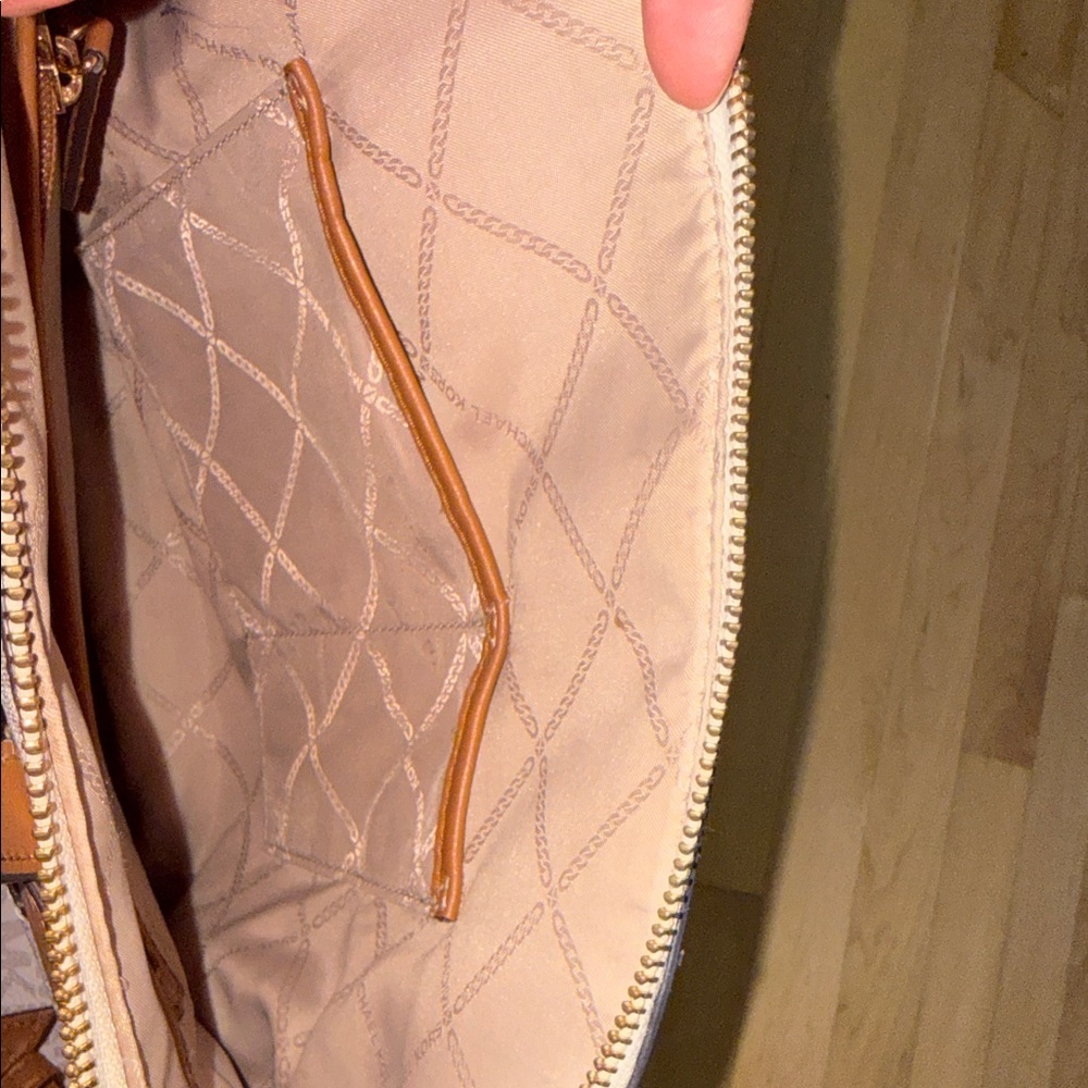Michael Kors Rhea Medium Logo Backpack - Vanilla & Acorn|Like New - Picture 9 of 13
